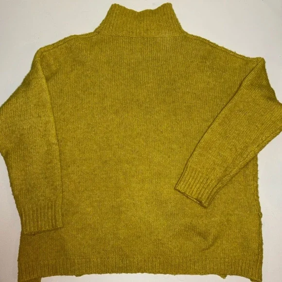 Lyla & Luxe Cozy Mustard Turtleneck Sweater - Picture 4 of 5